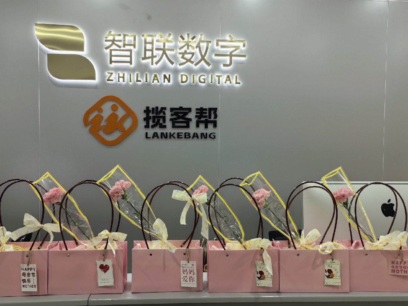 以花之名，獻(xiàn)愛母親-智聯(lián)數(shù)字母親節(jié)準(zhǔn)備了一份特別的禮物!