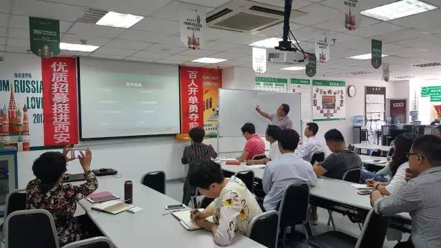 煙臺(tái)智聯(lián)網(wǎng)絡(luò)走進(jìn)中宏保險(xiǎn)培訓(xùn)“微信營(yíng)銷運(yùn)營(yíng)技巧”，面對(duì)面答疑解惑!